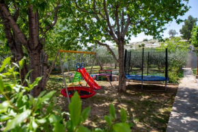 Apartment Fortuna - peacfull terrace, Klis